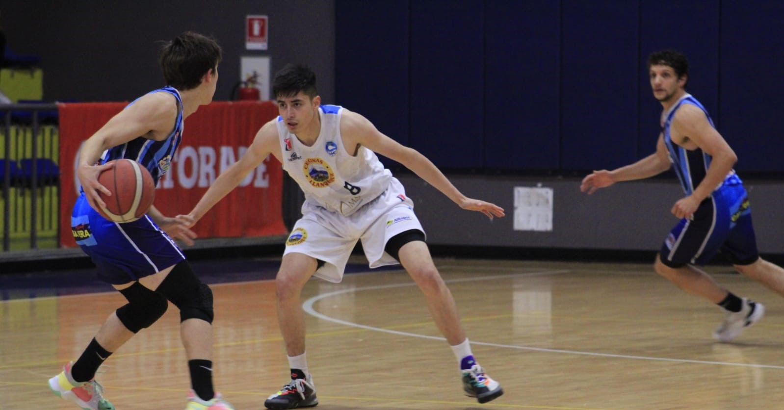 Puerto Varas derrotó a Ancud y sigue con paso firme en la cima de la LNB