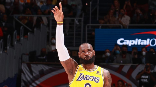 LeBron James se convirtió en el segundo máximo anotador de la historia en temporada regular de la NBA