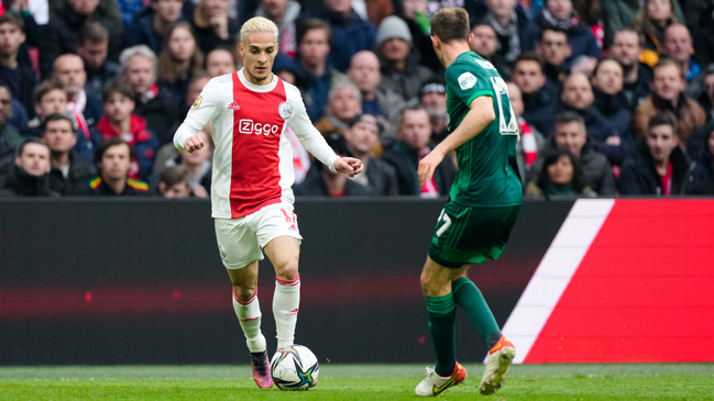 Ajax remontó sobre el final el clásico ante Feyenoord y mantuvo el liderato en Países Bajos