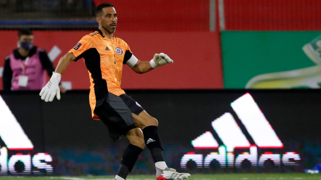 El gran gesto de Claudio Bravo en su llegada a Chile que se viralizó en redes sociales