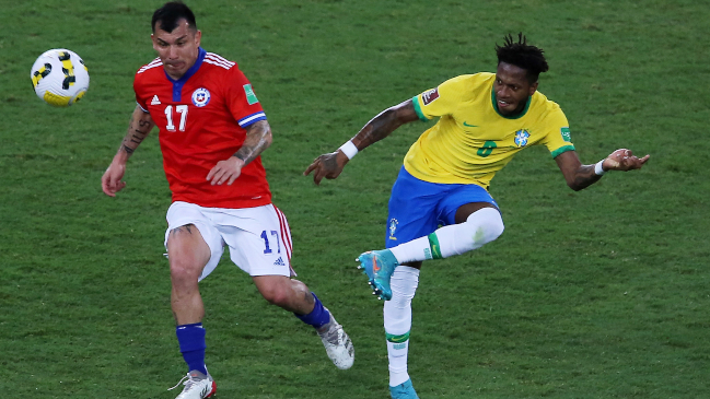 Gary Medel: Nos vamos muy dolidos, regalamos los dos primeros goles y nos faltó inteligencia