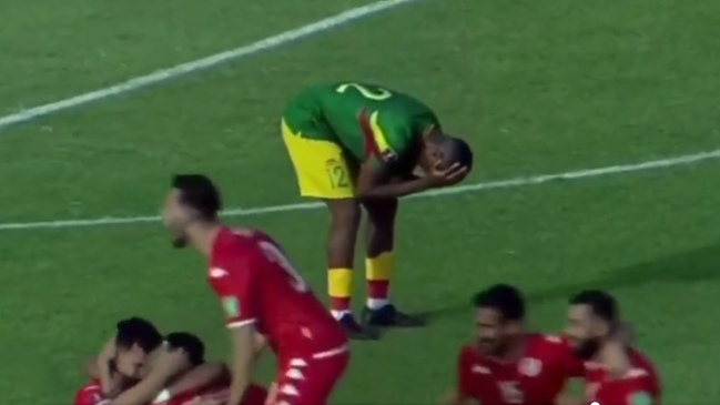 Para el olvido: Ex juvenil de PSG hizo un autogol y fue expulsado en cinco minutos en las Clasificatorias africanas