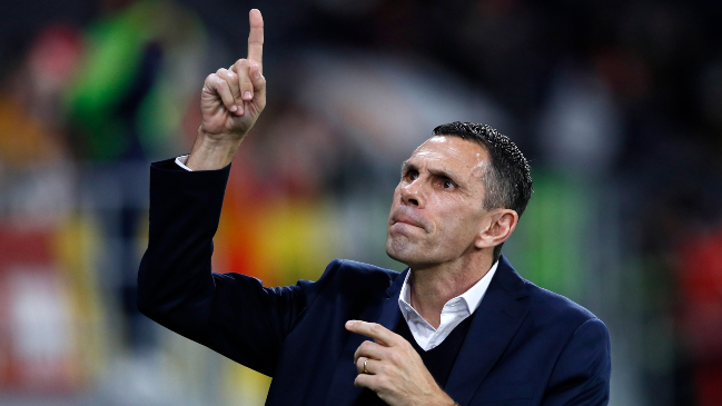 Gustavo Poyet debutó con un triunfo en el banco de la selección griega