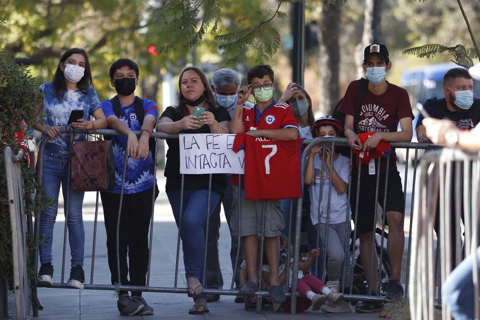 La Roja retornó a los entrenamientos para buscar el milagro del repechaje ante Uruguay
