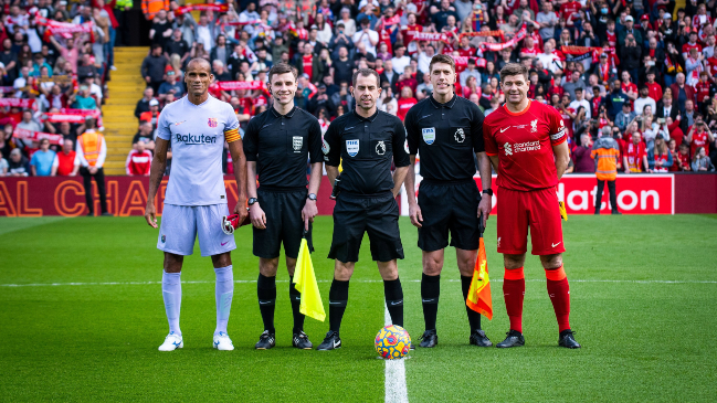 Barcelona se impuso a Liverpool en Anfield Road en “duelo de leyendas”