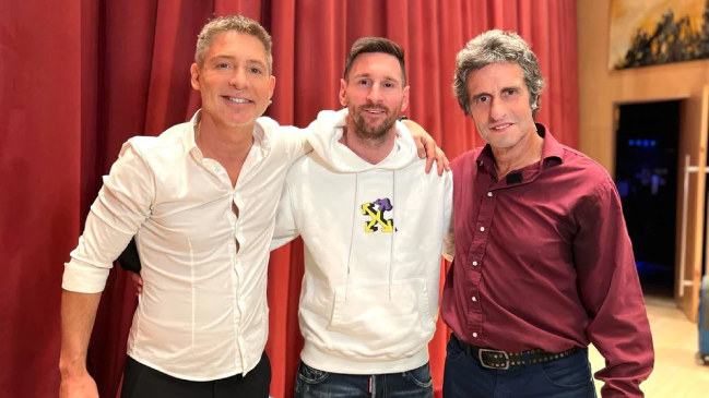 Lionel Messi asistió al teatro en Buenos Aires y recibió una clamorosa ovación