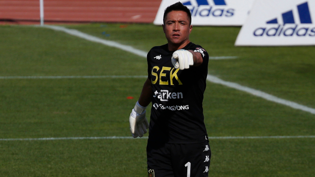 ¡Tremendo error! Miguel Pinto le “regaló” el gol a Darío Osorio y la U cerró la victoria ante Unión