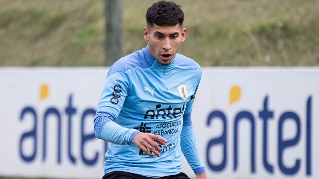 El uruguayo Olivera regresó a España y se pierde el partido contra Chile