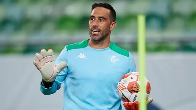 Claudio Bravo se reintegró a Real Betis tras su paso por la Roja
