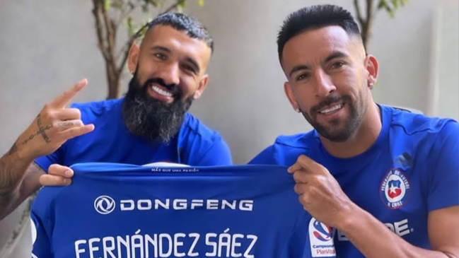 Ronnie Fernández le regaló su camiseta de la U a Mauricio Isla