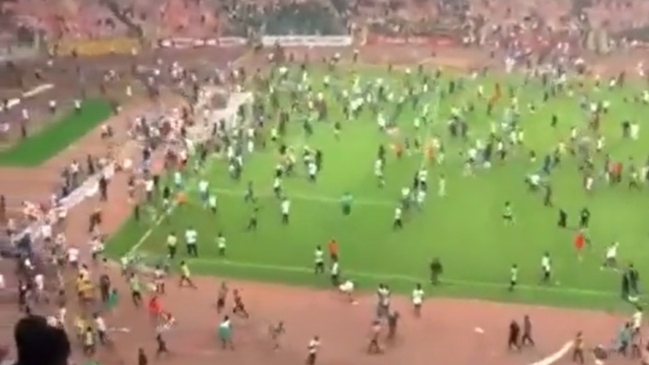 ¡Escándalo! La terrible invasión a la cancha en Nigeria tras derrota en el repechaje