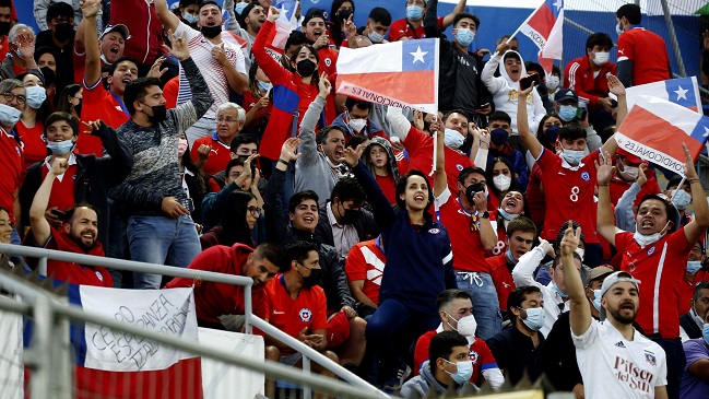 ¡Pura emoción! Así se vivió el himno de Chile en San Carlos de Apoquindo