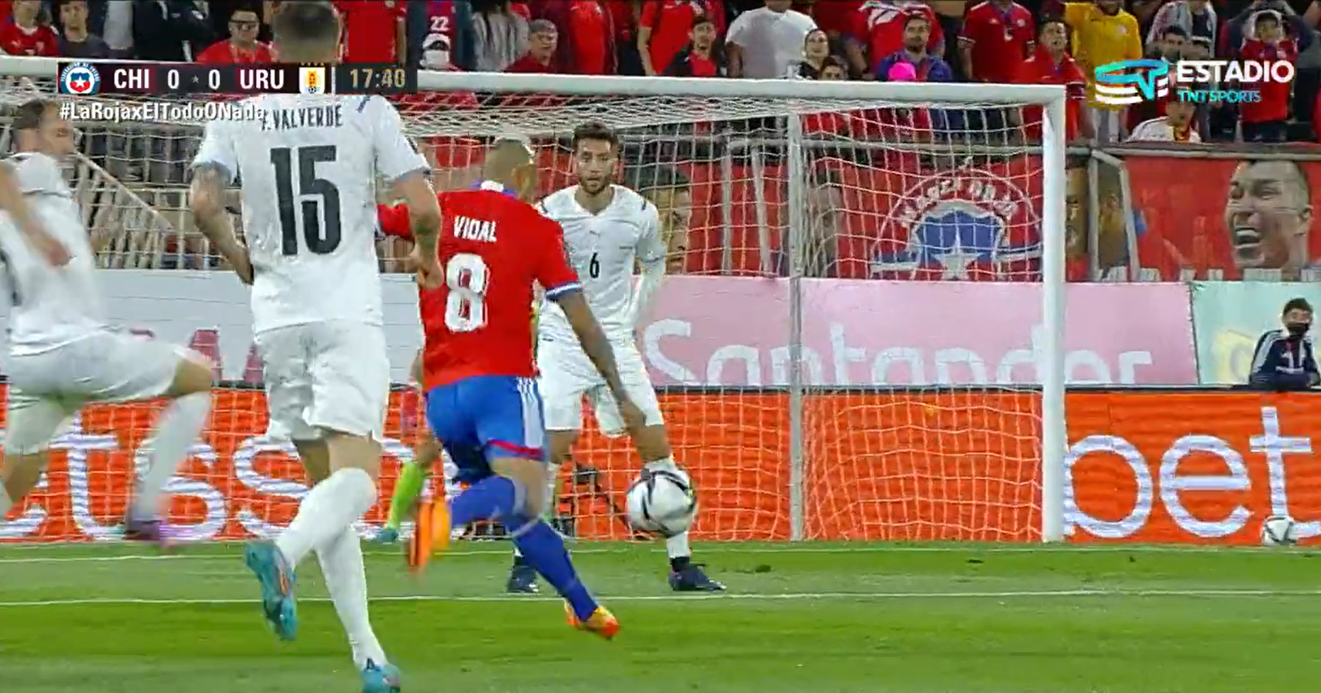¡Busca el triunfo Chile! El tremendo derechazo de Vidal que contuvo Uruguay