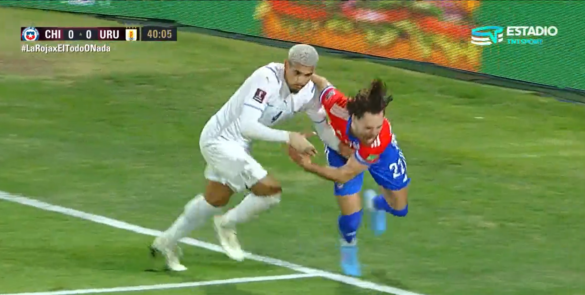 ¿Era penal! El polémico empujón contra Brereton que no cobró Patricio Loustau