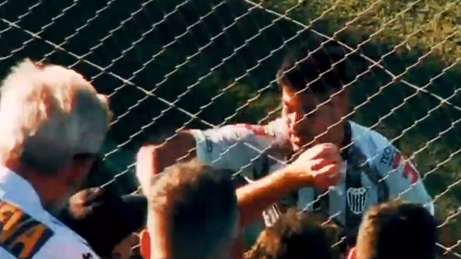 Jugador en el ascenso argentino golpeó a un hincha de su equipo y el club evalúa su despido