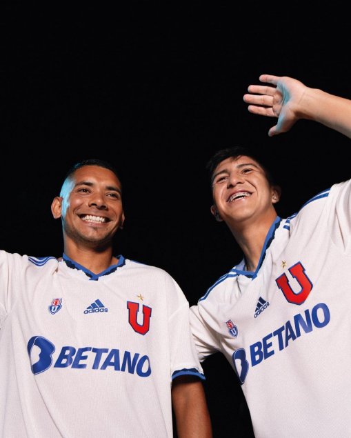Universidad de Chile presentó en redes su flamante camiseta alternativa