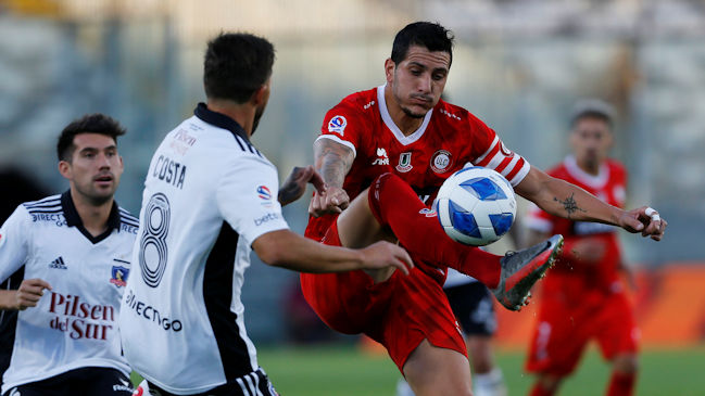 El temerario codazo de Castellani a Falcón que le costó la expulsión del duelo ante Colo Colo