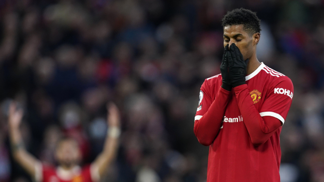 Manchester United igualó ante Leicester y se alejó de la zona de Champions League