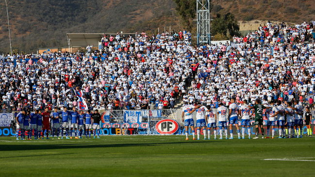 La repudiable acción de un grupo de barristas de la UC en el minuto de silencio para Leonel Sánchez