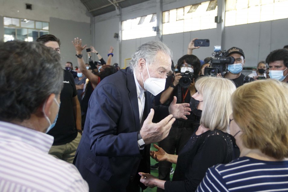 Carlos Caszely y Alberto Quintano visitaron a su amigo Leonel Sánchez en su velorio