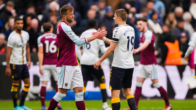 West Ham castigó a Everton en la Premier con un golazo de tiro libre de Aaron Cresswell