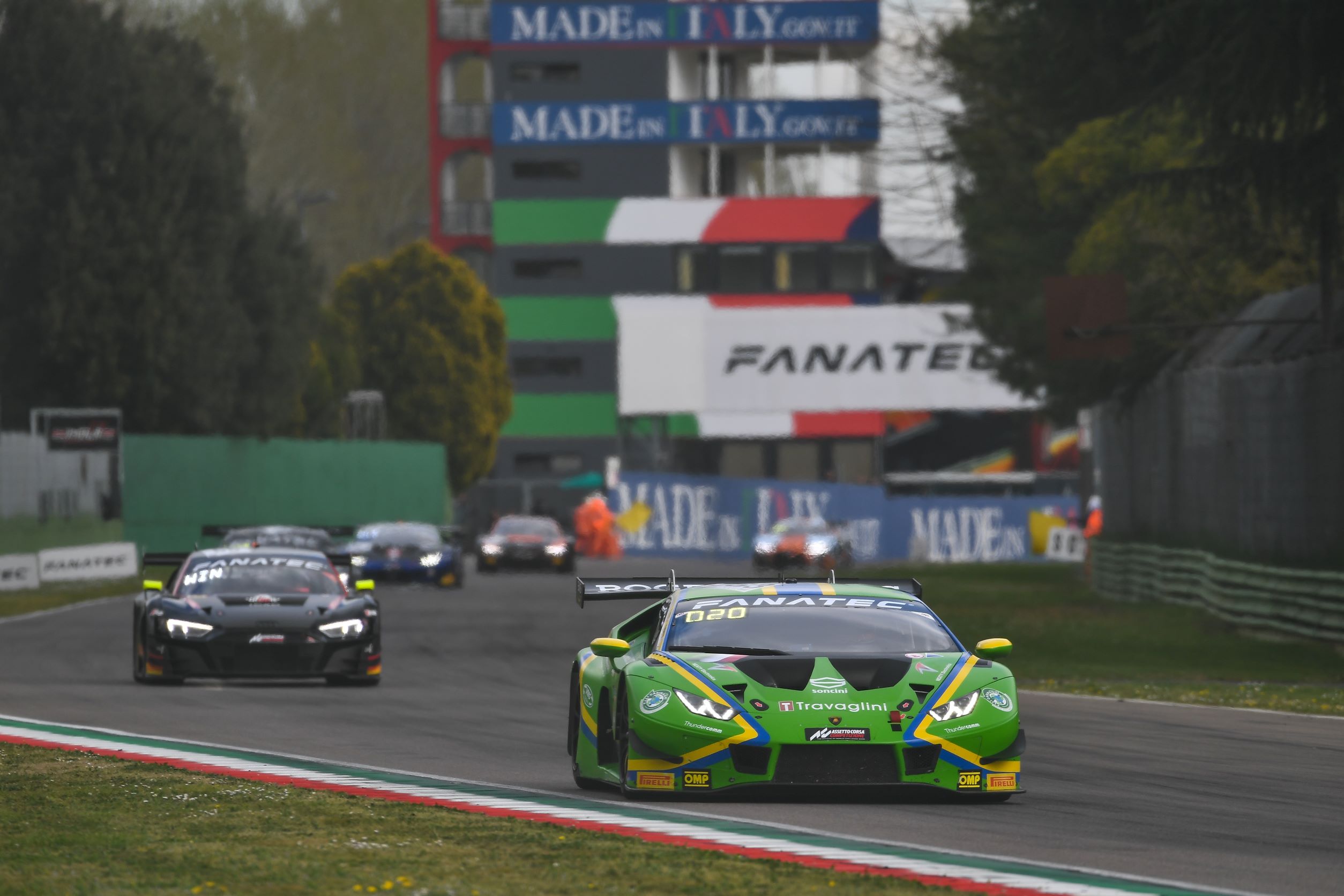 Benjamín Hites finalizó séptimo en accidentada carrera inaugural del GT World Challenge en Imola