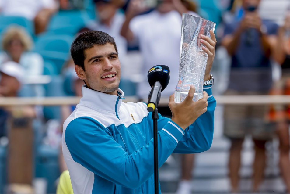 El festejo de Carlos Alcaraz tras convertirse en el campeón más joven en el Masters de Miami