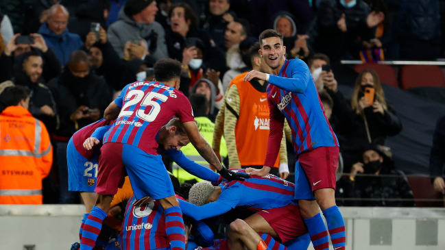 Barcelona se alzó como sublíder de la liga española tras batir en exigido duelo a Sevilla