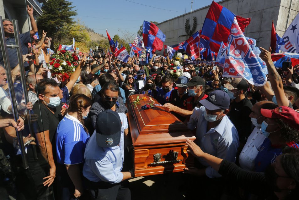 La emotiva despedida al ídolo del fútbol chileno Leonel Sánchez