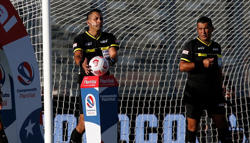 Arbitros despedidos por Castrilli analizan demandar a la ANFP