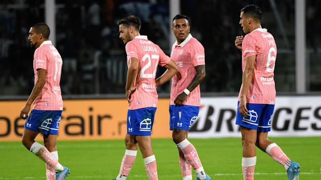 Universidad Católica tropezó en su debut en Copa Libertadores con sufrida derrota ante Talleres