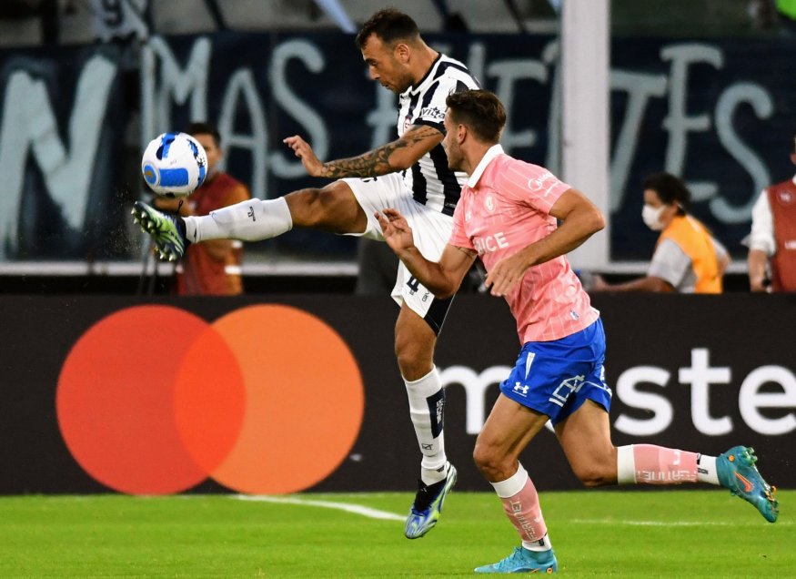 La UC llevó sus altibajos a la Libertadores y se fue sin puntos de su visita a Talleres