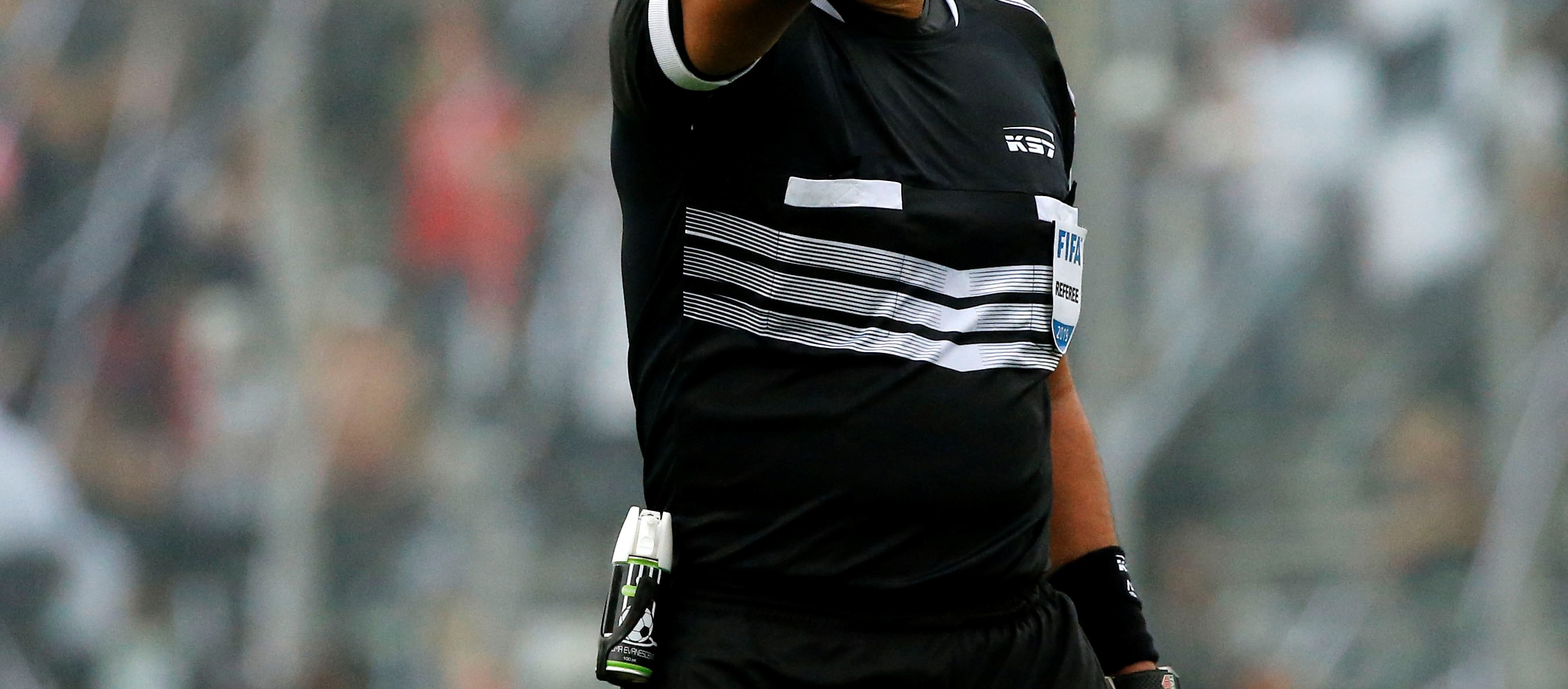 Arbitros votaron por mantener la paralización pese al despido de Javier Castrilli