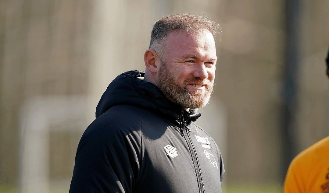 Rooney respondió con ironía a Cristiano: Todos están celosos de su dinero, trofeos y abdominales