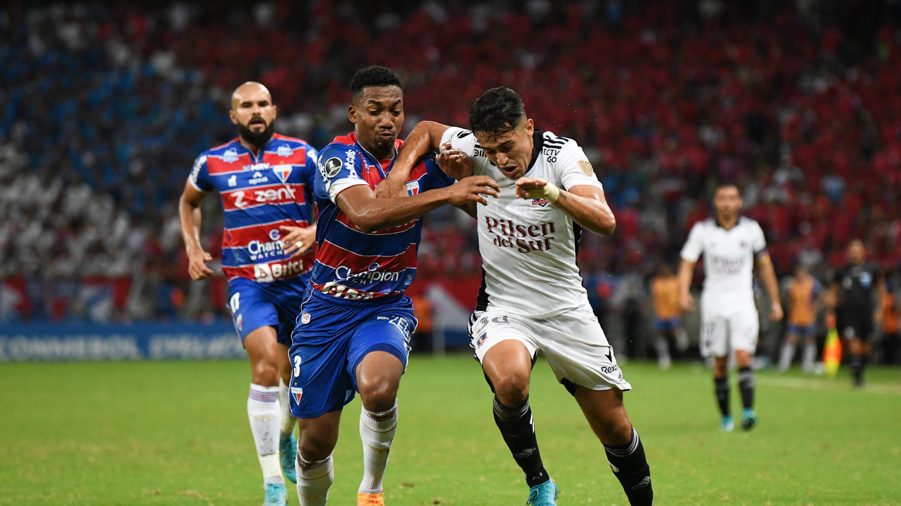 “Chilealbo”: Colo Colo sufrió hasta el final para batir a Fortaleza en la Libertadores