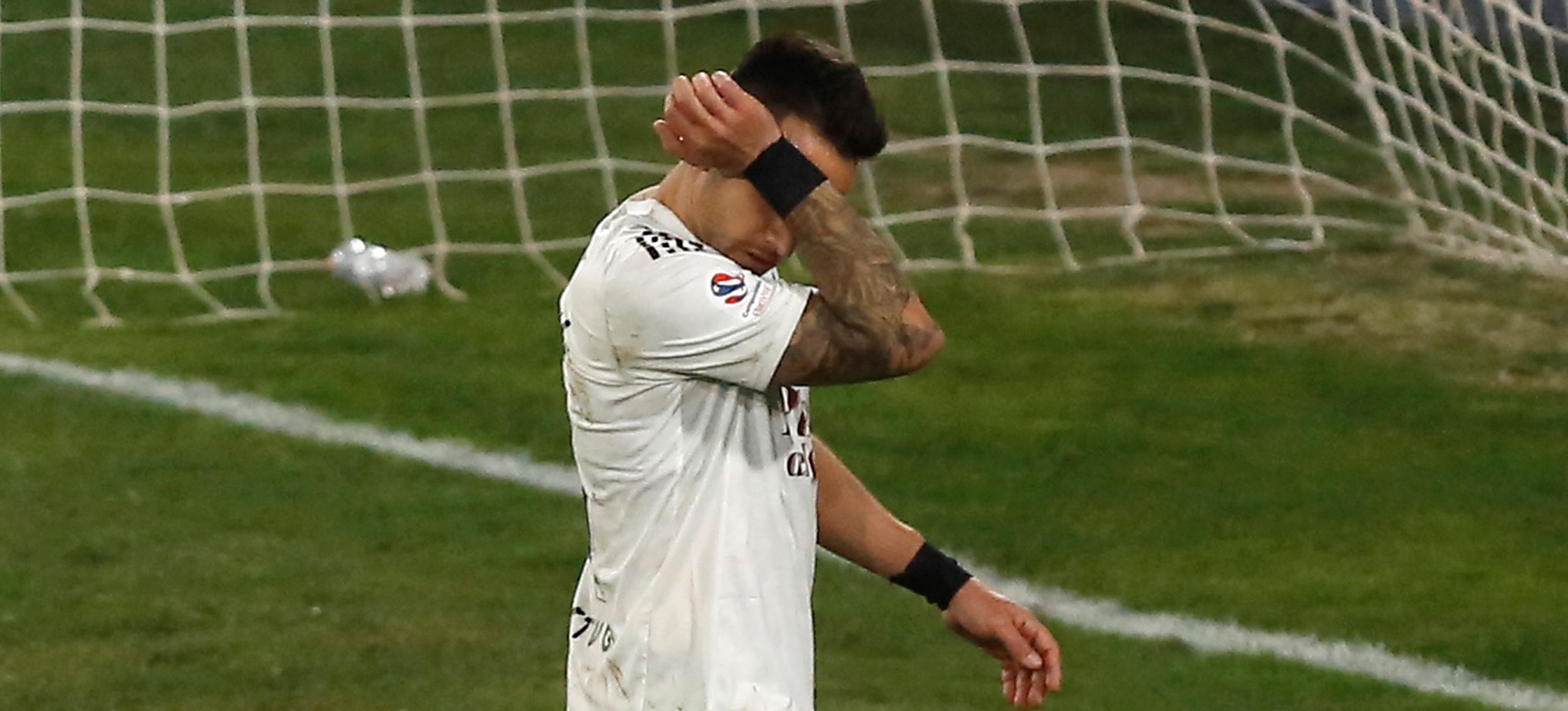 Hinchas destrozaron a Matías Zaldivia tras el descuento de Fortaleza ante Colo Colo