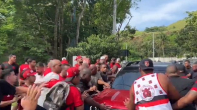Los tensos momentos que vivieron jugadores de Flamengo tras el “apriete” de los hinchas