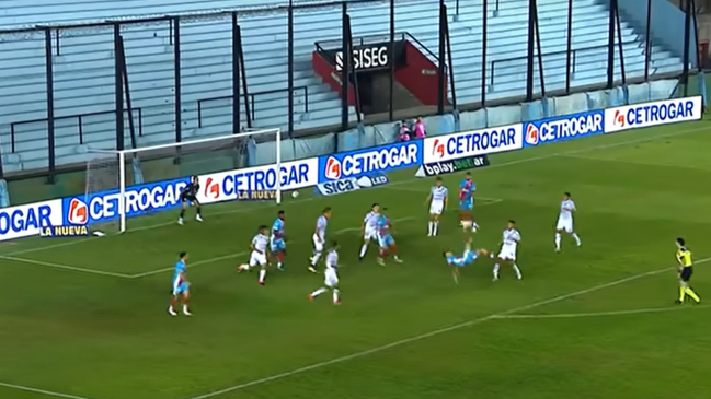 ¡Con golazo de chilena incluido! Arsenal reaccionó a un 0-3 en contra y empató con Godoy Cruz