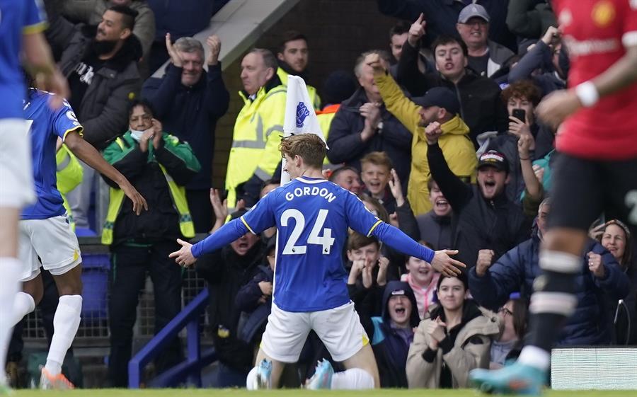 Everton derribó a Manchester United en la Premier con golazo de Anthony Gordon