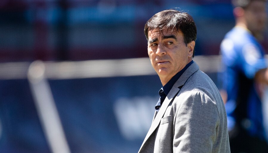 El nombre de Gustavo Quinteros suma adherentes entre históricos de la Roja para asumir la selección