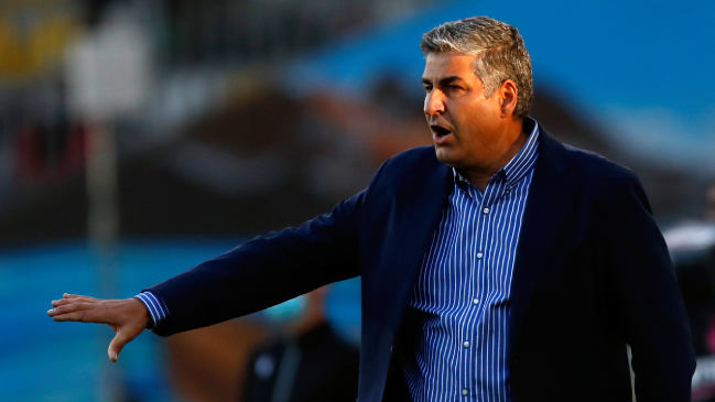 Hinchas de la U exigieron la renuncia de Santiago Escobar con rayados en el CDA