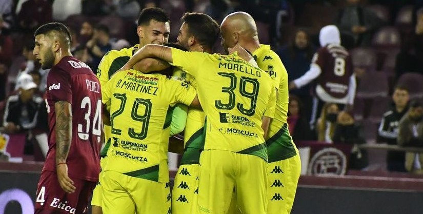 Leandro Maciel anotó un golazo de zurda para dar la victoria a Aldosivi sobre Lanús