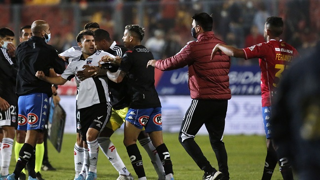 Arbitro denunció a Benjamín Galdames por “lanzar un beso a un jugador adversario”