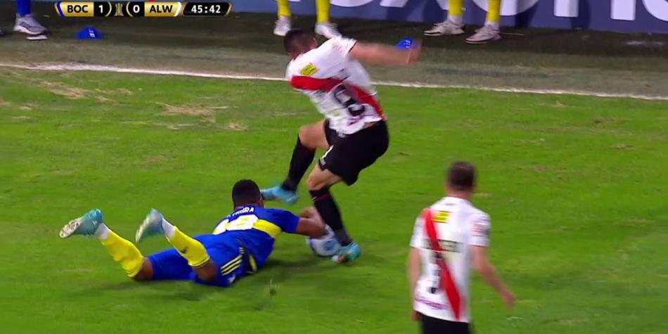 ¡Criminal! La violenta patada en la cara de Rodrigo Ramallo a Frank Fabra en la Libertadores