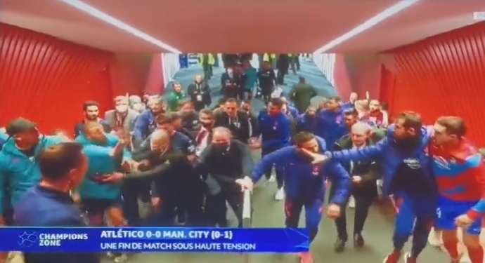 ¡Tuvo que intervenir la policía! Atlético y Manchester City continuaron su gresca rumbo a camarines