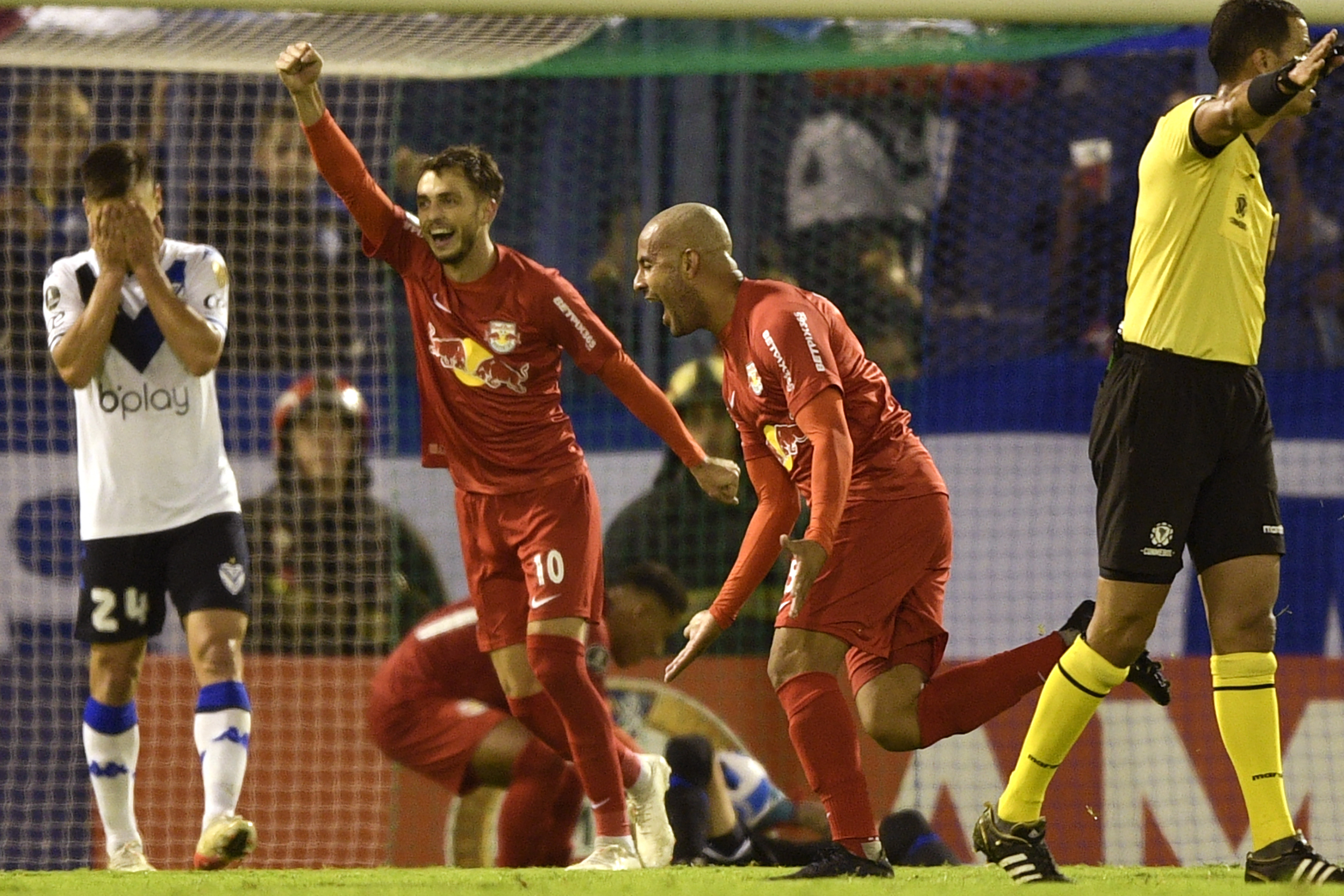 Bragantino rescató un empate de visita ante Vélez y lidera el Grupo C de la Copa Libertadores