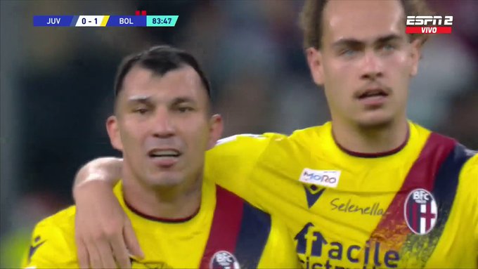 Un furioso Gary Medel fue expulsado por sus recamos en empate de Bologna ante Juventus