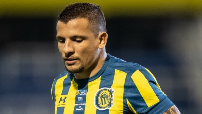 Emiliano Vecchio fingió una lesión y fue descubierto por Rosario Central