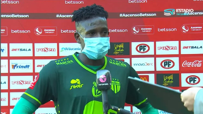 Bochornoso: Hinchas de Deportes Temuco lanzaron proyectiles a figura de Magallanes