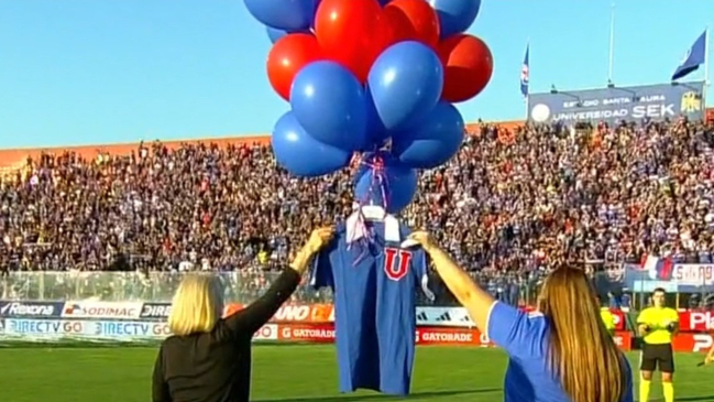 ¡Hermoso! La U envió al cielo una camiseta de Leonel e hinchas dedicaron gigantesco lienzo